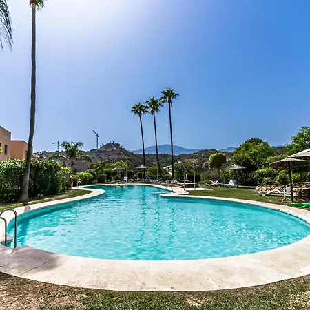 La Resina Golf Retreat With Terrace & Pool Estepona