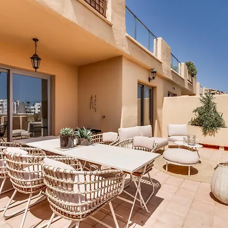 La Resina Golf Retreat With Terrace & Pool Lejlighed Estepona