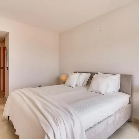 La Resina Golf Retreat With Terrace & Pool Estepona