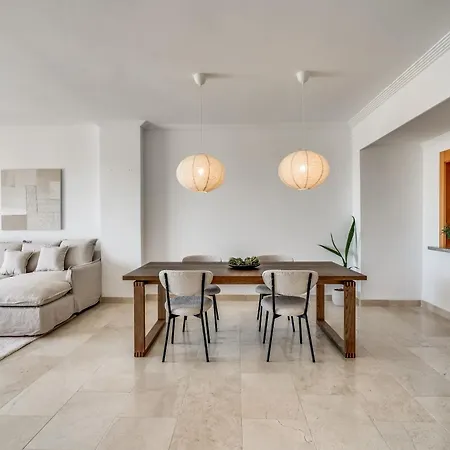 Lejlighed La Resina Golf Retreat With Terrace & Pool Estepona